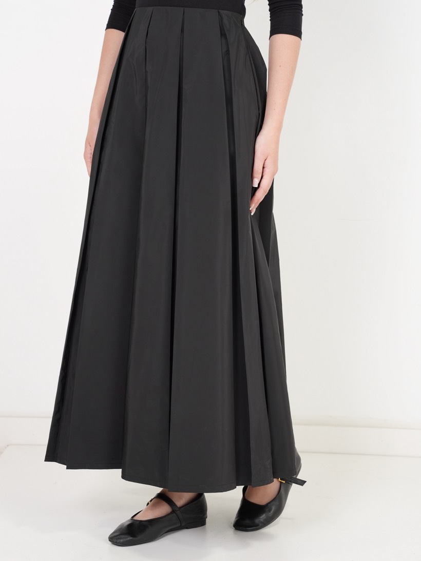 Pleated maxi in charcoal