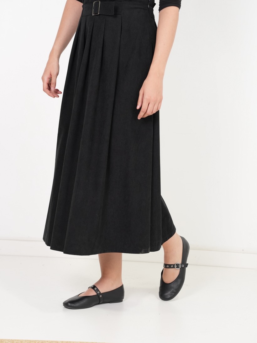 Pleated maxi in black
