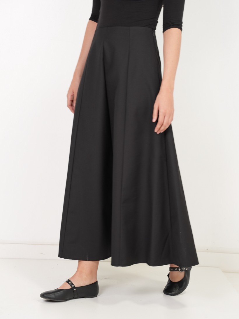 A-line maxi in black