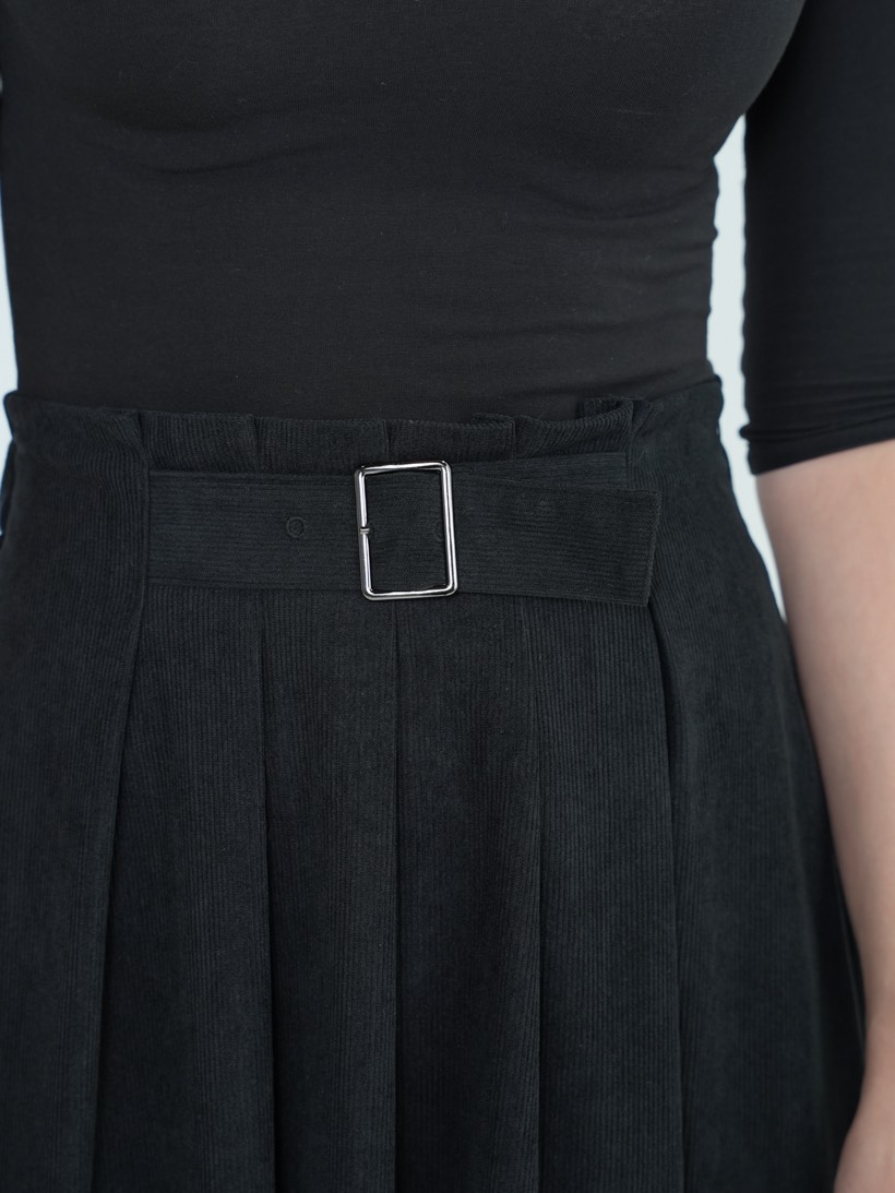 Pleat detail in charcoal